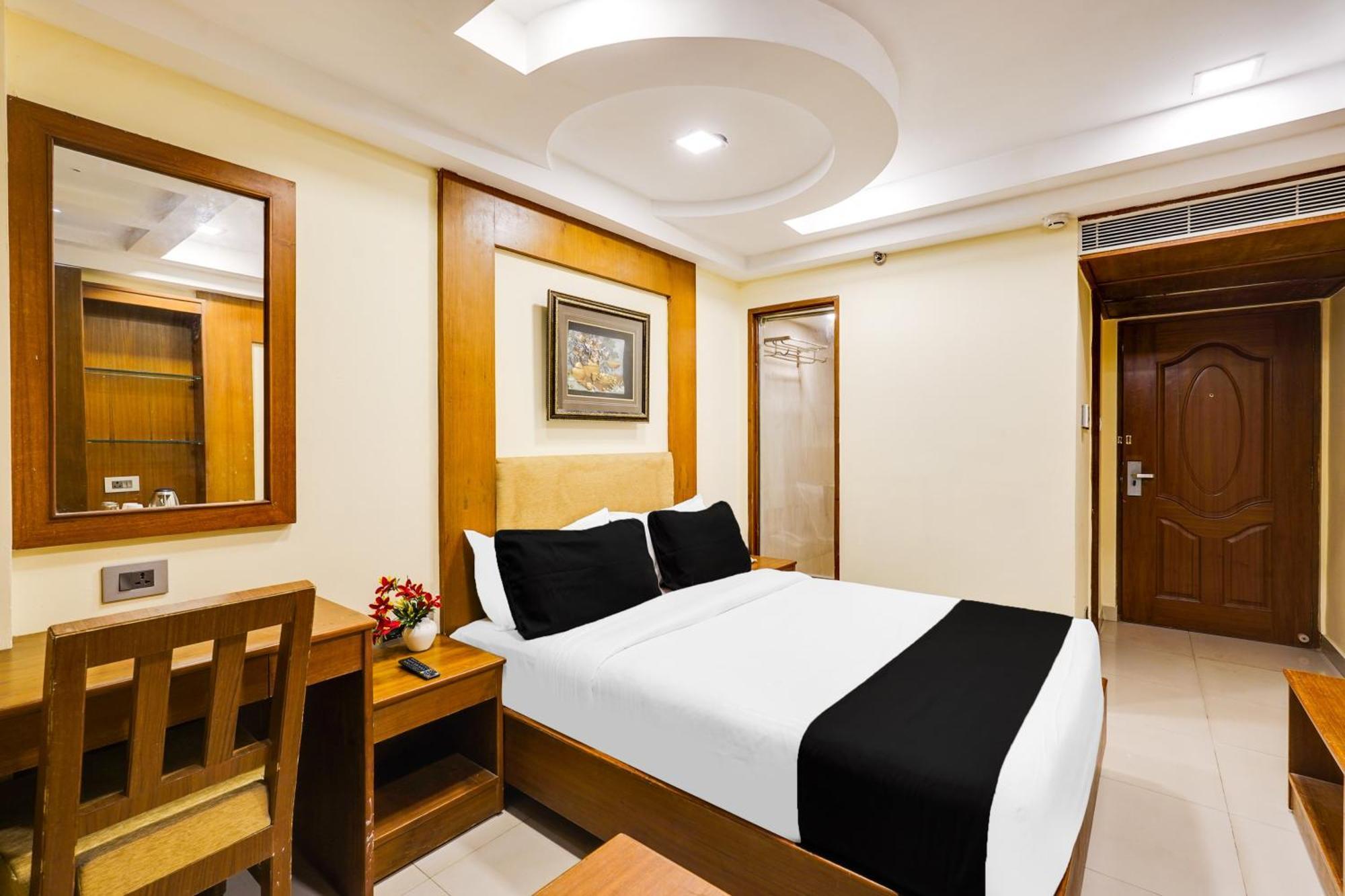 Super Townhouse Oak Alandur Near Airport Formerly Vijay Park Hotel